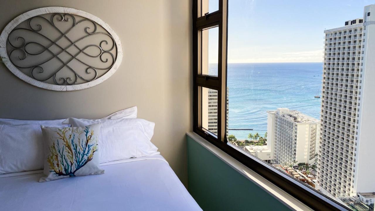 The Makai Suite At The Waikiki Banyan Honolulu Exterior photo